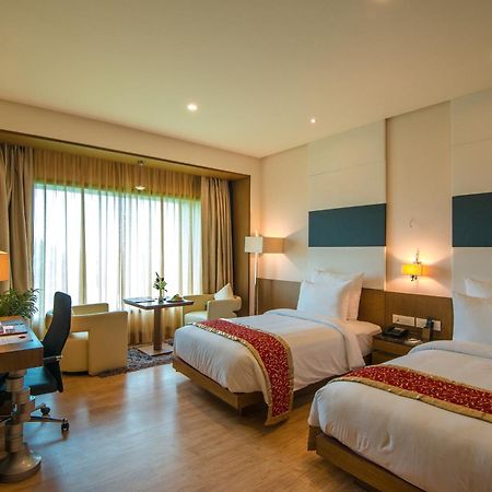 Narayani Heights, Ahmedabad Hotel Екстериор снимка