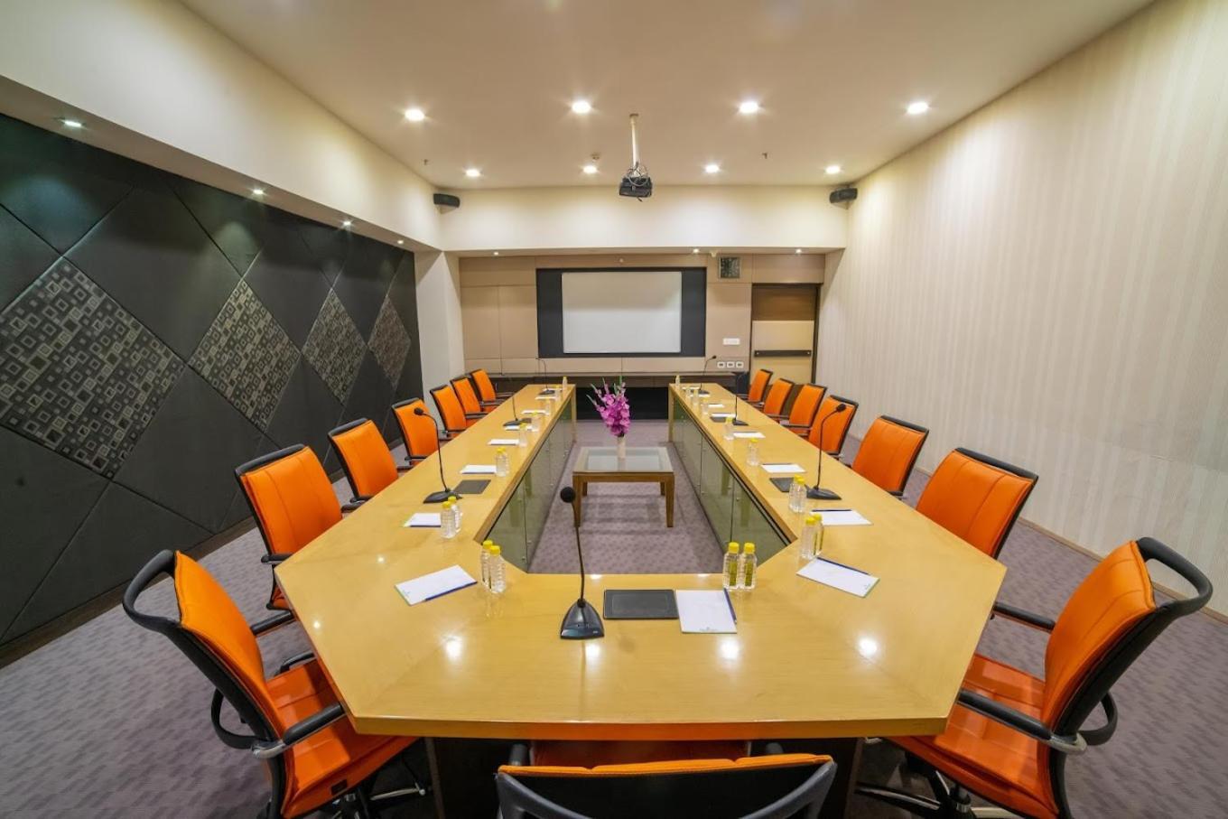 Narayani Heights, Ahmedabad Hotel Екстериор снимка