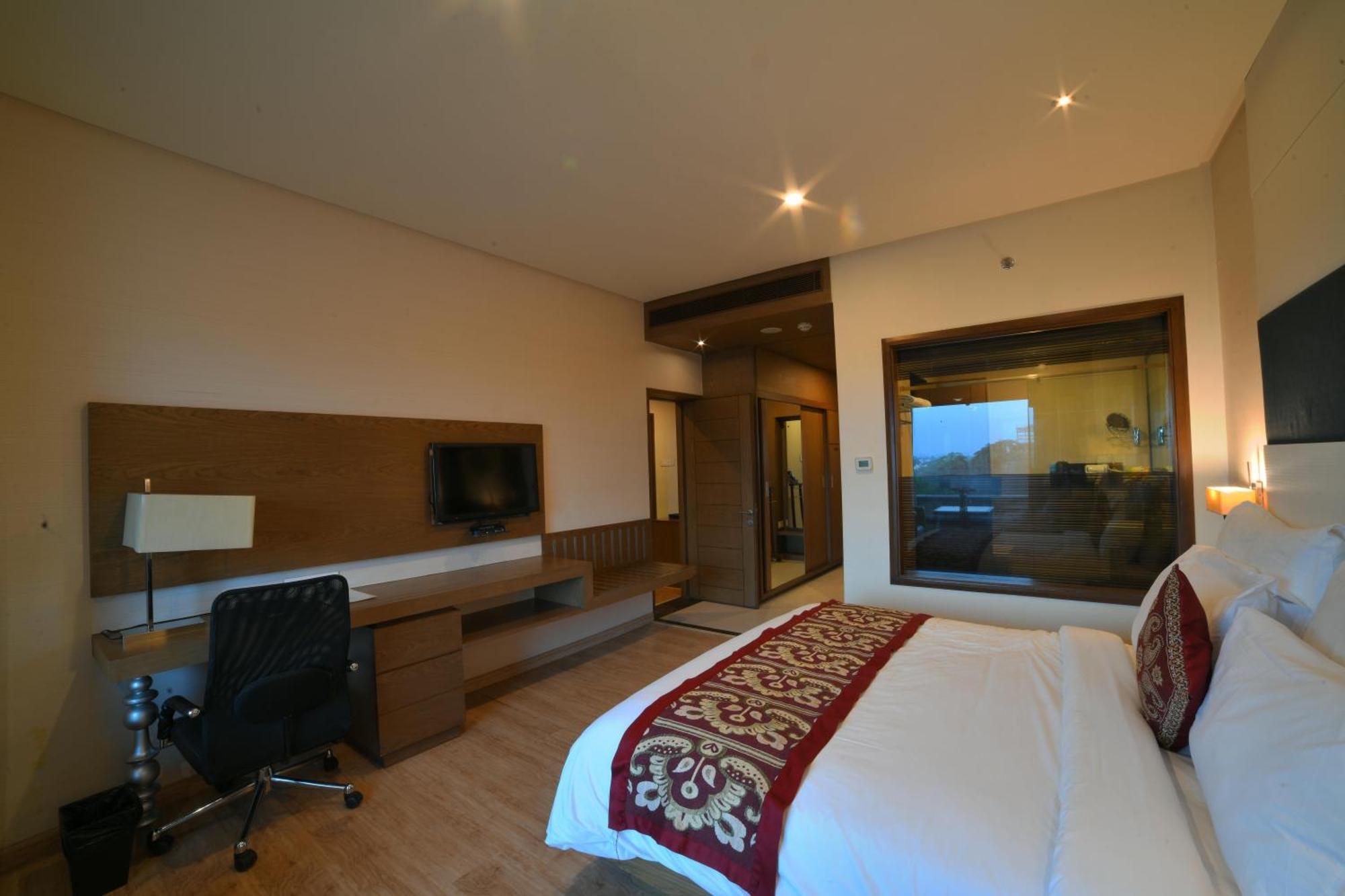 Narayani Heights, Ahmedabad Hotel Екстериор снимка