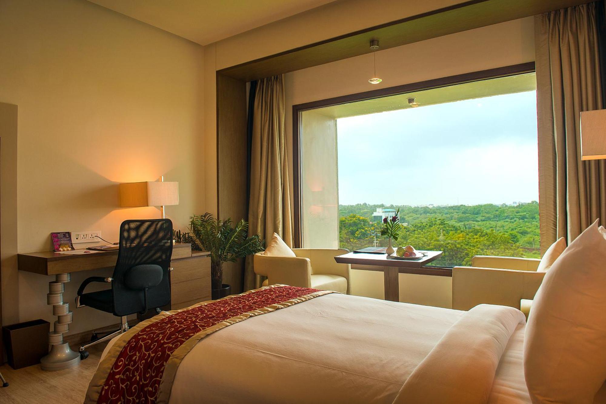 Narayani Heights, Ahmedabad Hotel Екстериор снимка