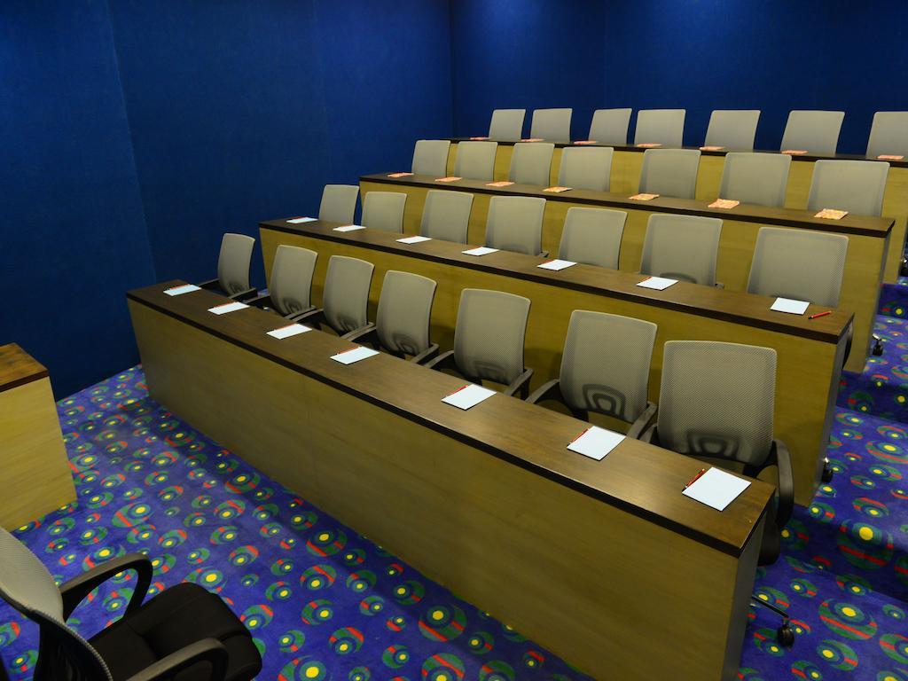 Narayani Heights, Ahmedabad Hotel Екстериор снимка