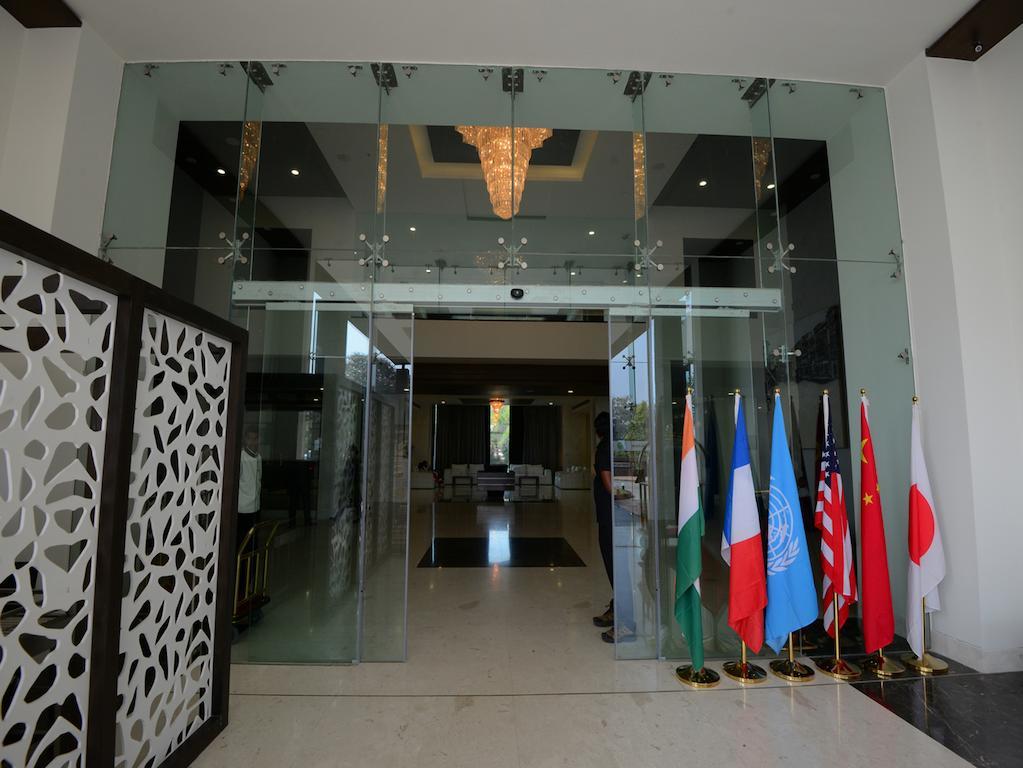 Narayani Heights, Ahmedabad Hotel Екстериор снимка