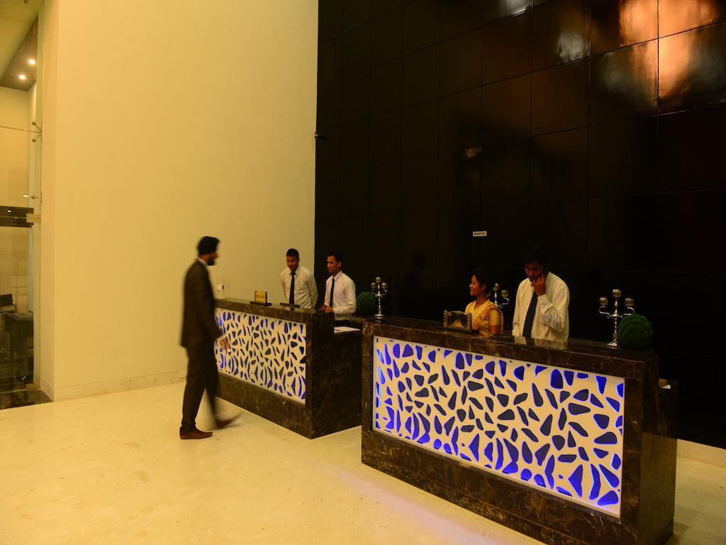 Narayani Heights, Ahmedabad Hotel Екстериор снимка