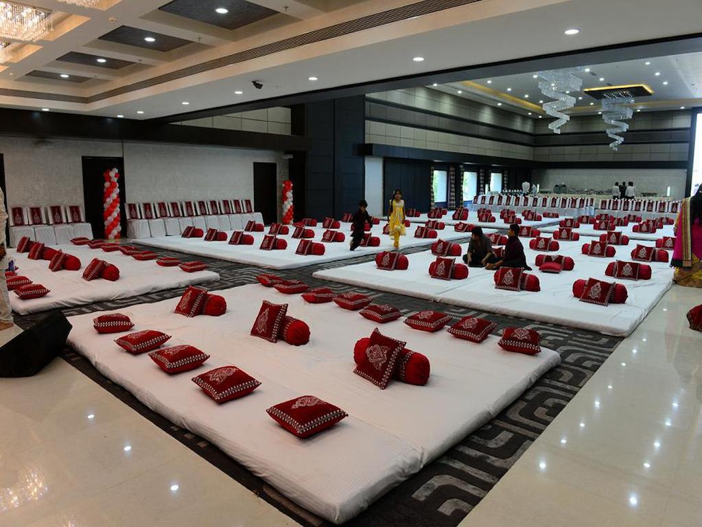Narayani Heights, Ahmedabad Hotel Екстериор снимка