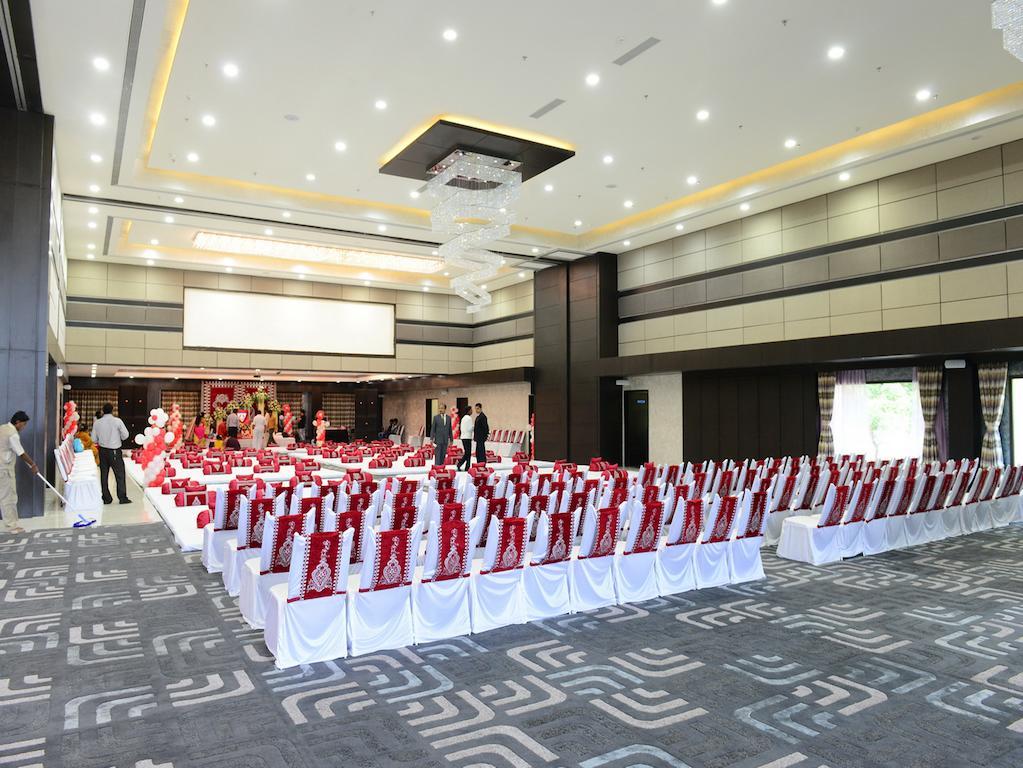 Narayani Heights, Ahmedabad Hotel Екстериор снимка