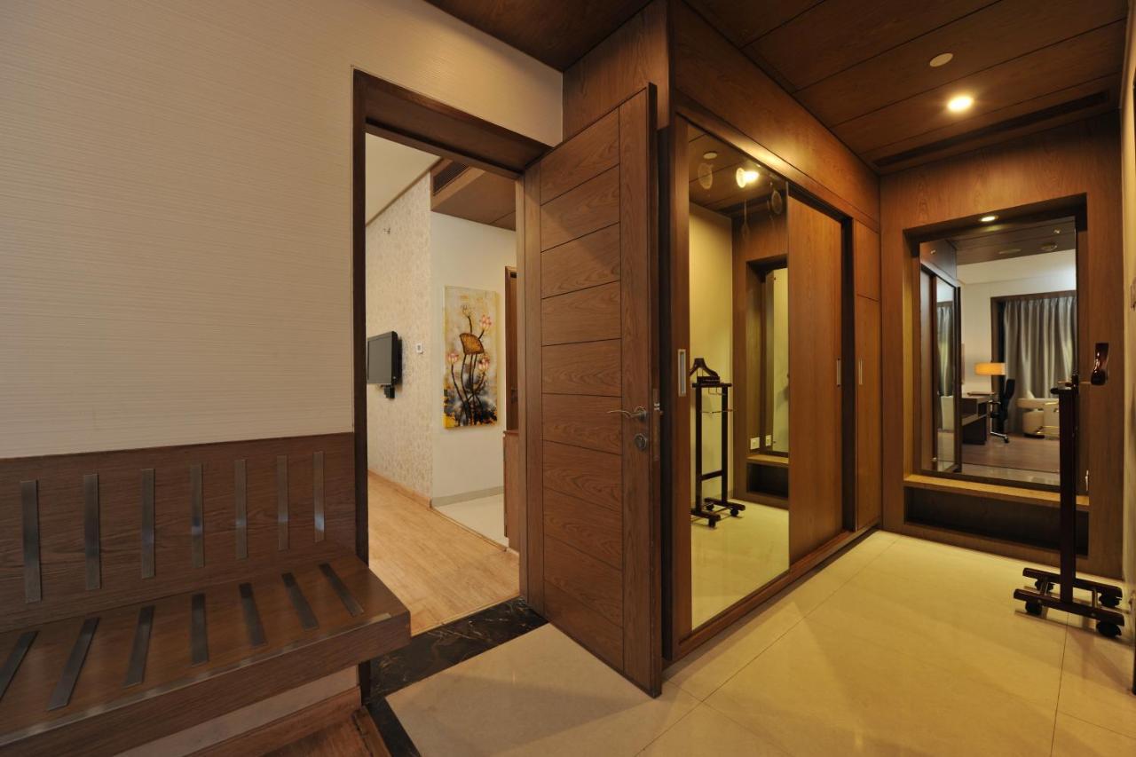 Narayani Heights, Ahmedabad Hotel Екстериор снимка