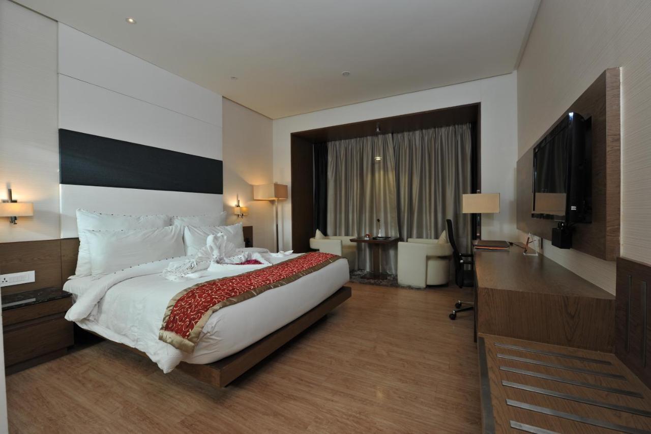 Narayani Heights, Ahmedabad Hotel Екстериор снимка