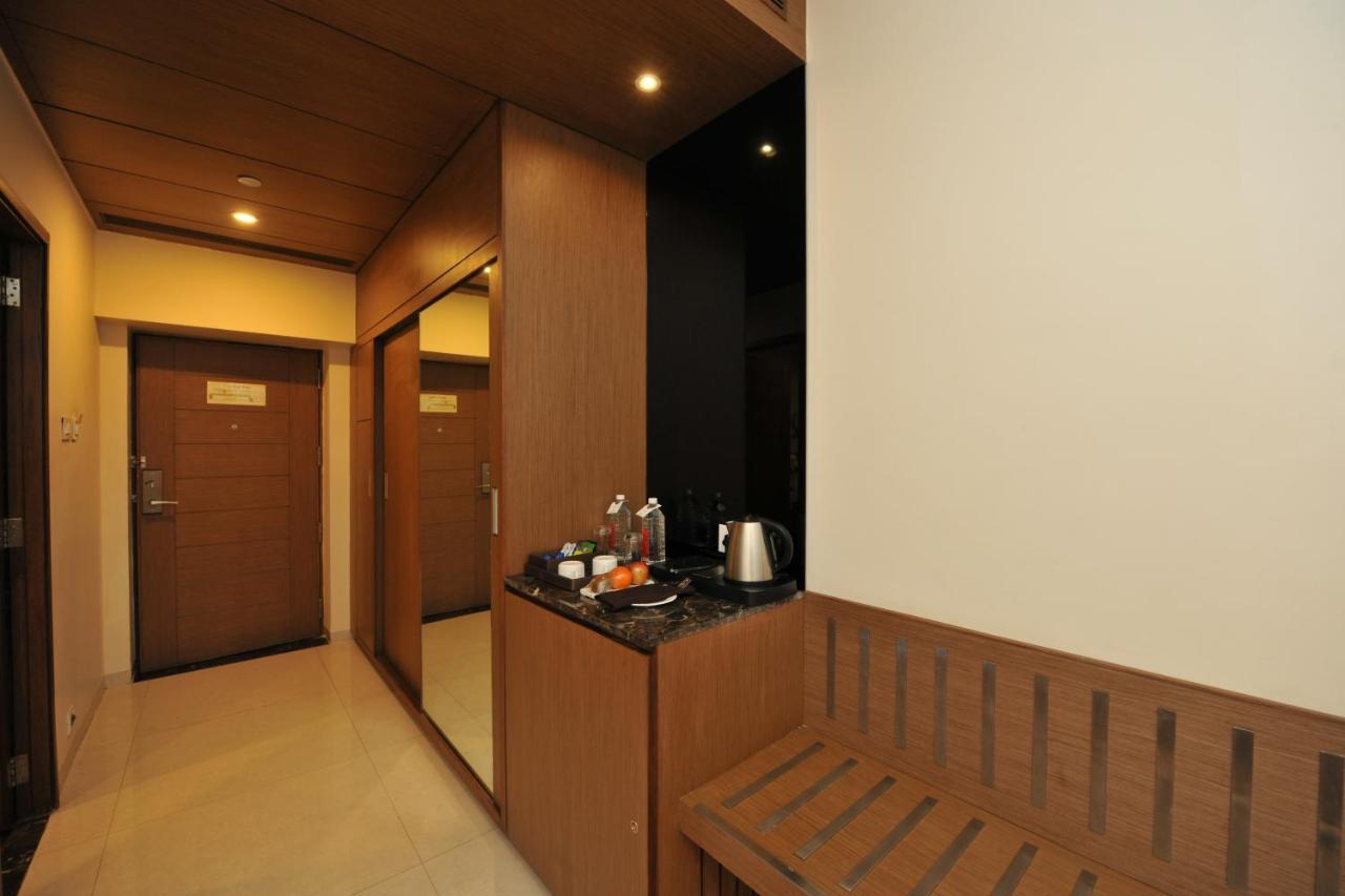 Narayani Heights, Ahmedabad Hotel Екстериор снимка
