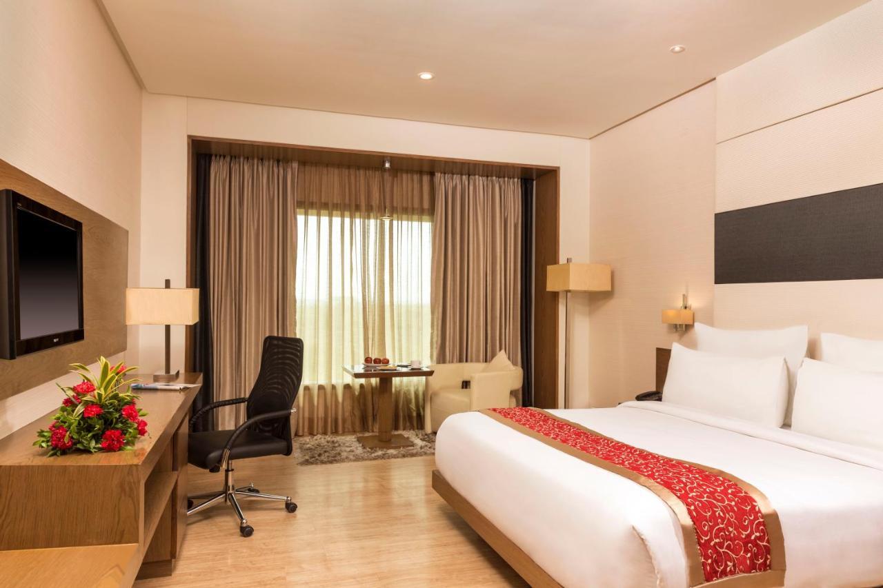 Narayani Heights, Ahmedabad Hotel Екстериор снимка