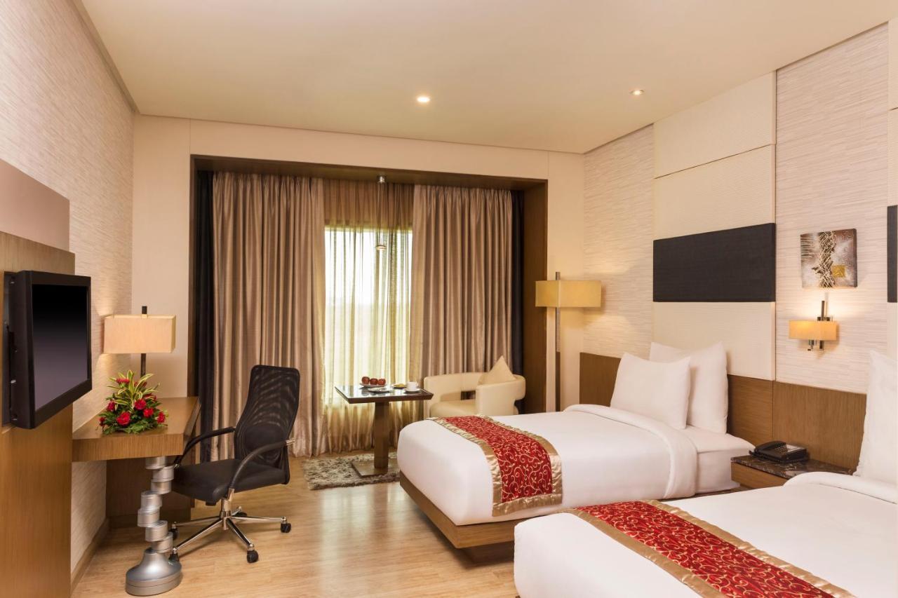 Narayani Heights, Ahmedabad Hotel Екстериор снимка
