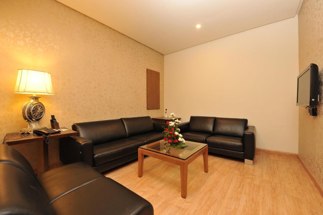 Narayani Heights, Ahmedabad Hotel Екстериор снимка